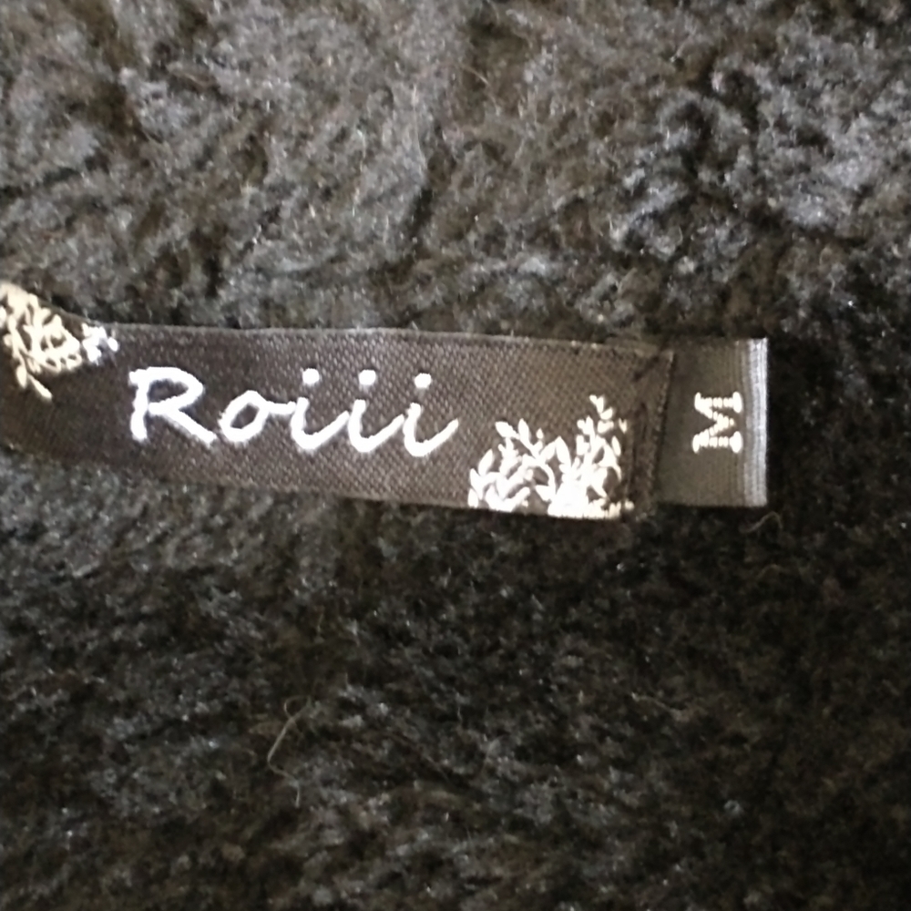 Roiii Winter Coat Luxury Women's (Faux Fur) Hooded Long Jacket. (Size/ M) - Picture 15 of 15